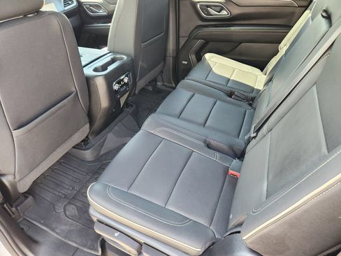 Used 2023 GMC Yukon XL SLT AWD/4WD image 30