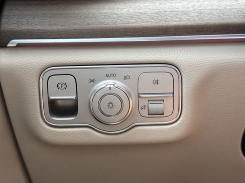 New 2026 Mercedes-Benz GLS 450 4MATIC image 21
