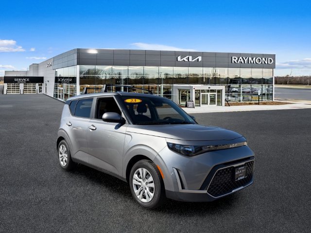 Certified 2023 Kia Soul LX FWD image 1