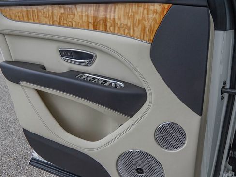 Certified 2023 Bentley Bentayga AWD/4WD image 35