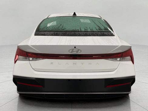 Certified 2025 Hyundai Elantra SEL FWD image 4