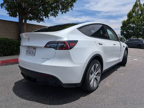 Used 2023 Tesla Model Y Long Range AWD/4WD image 8