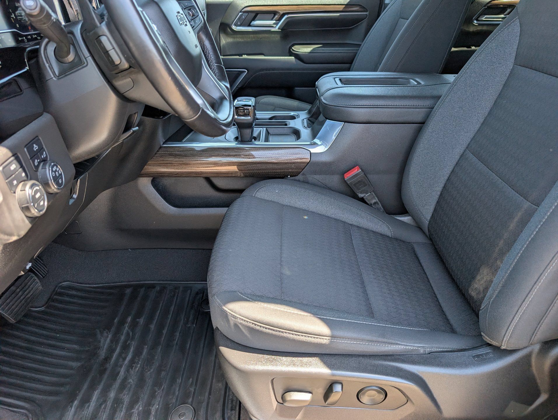 Certified 2022 Chevrolet Silverado 1500 RST AWD/4WD image 17