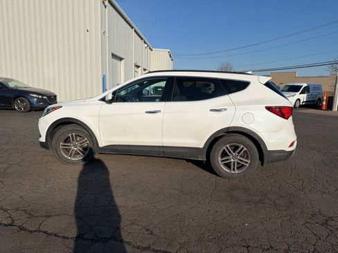 Used 2017 Hyundai Santa Fe Sport image 2