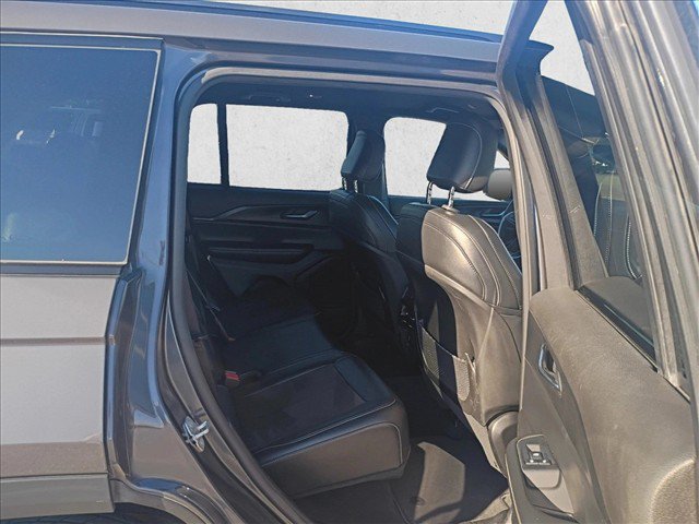 Used 2023 Jeep Grand Cherokee Altitude AWD/4WD image 18