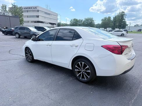 Used 2017 Toyota Corolla SE w/ SE Premium Package FWD image 3