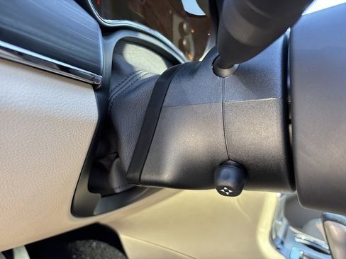 Used 2020 Jeep Grand Cherokee Limited w/ Luxury Group II image 23