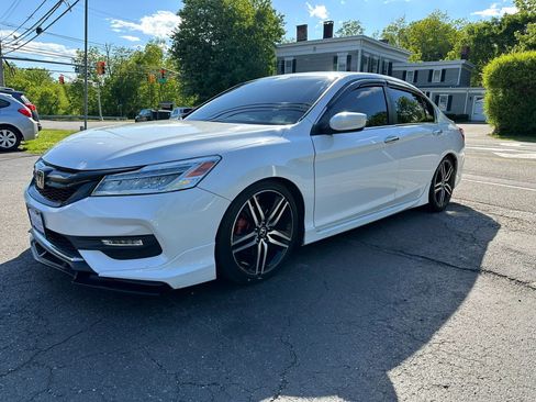 Used 2017 Honda Accord Sport image 3