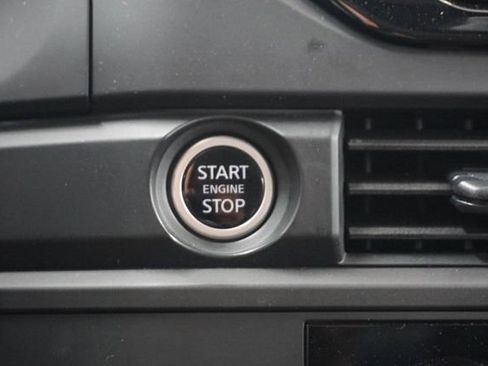 Used 2024 Nissan Pathfinder S image 23