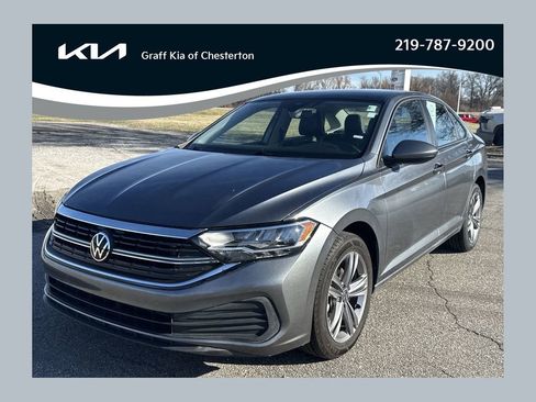 Used 2024 Volkswagen Jetta SE FWD image 1