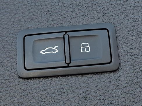 Used 2018 Audi Q5 2.0T Premium Plus w/ Premium Plus Package image 30