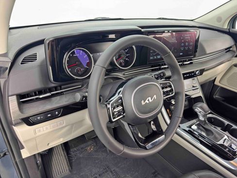 Used 2024 Kia Carnival EX image 24