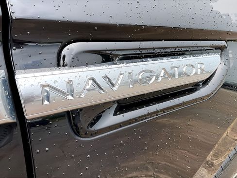 Used 2020 Lincoln Navigator Reserve w/ Luxury Package RWD image 21