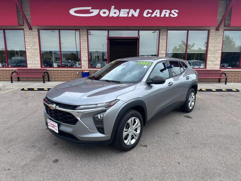 Used 2024 Chevrolet Trax LS FWD image 1