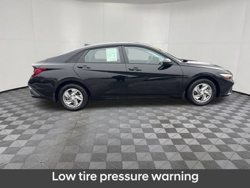 Certified 2026 Hyundai Elantra SE FWD image 4