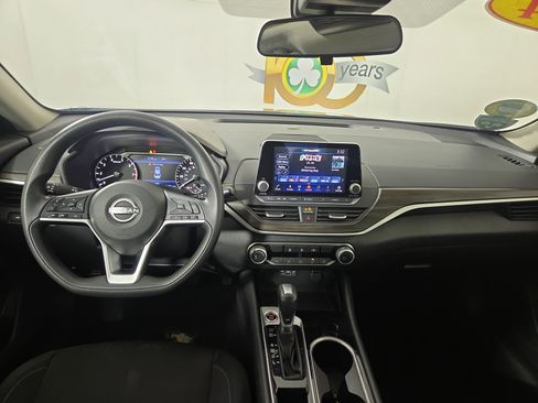 Used 2024 Nissan Altima 2.5 SV image 13
