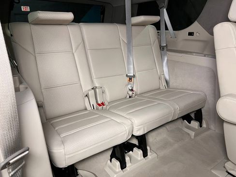 Used 2022 Cadillac Escalade ESV Sport Platinum AWD/4WD image 32