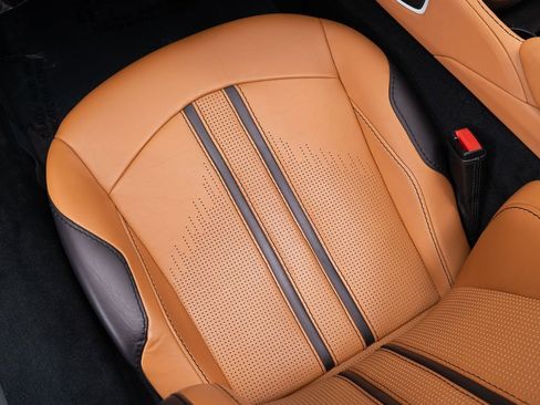 Used 2023 Aston Martin V8 Vantage Roadster image 26