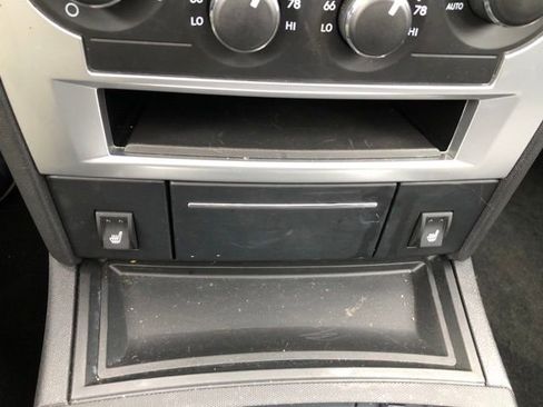 Used 2010 Chrysler 300 Touring image 43