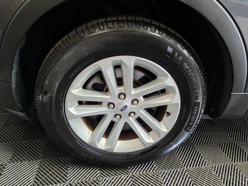 Used 2017 Ford Explorer XLT w/ Equipment Group 202A FWD image 35