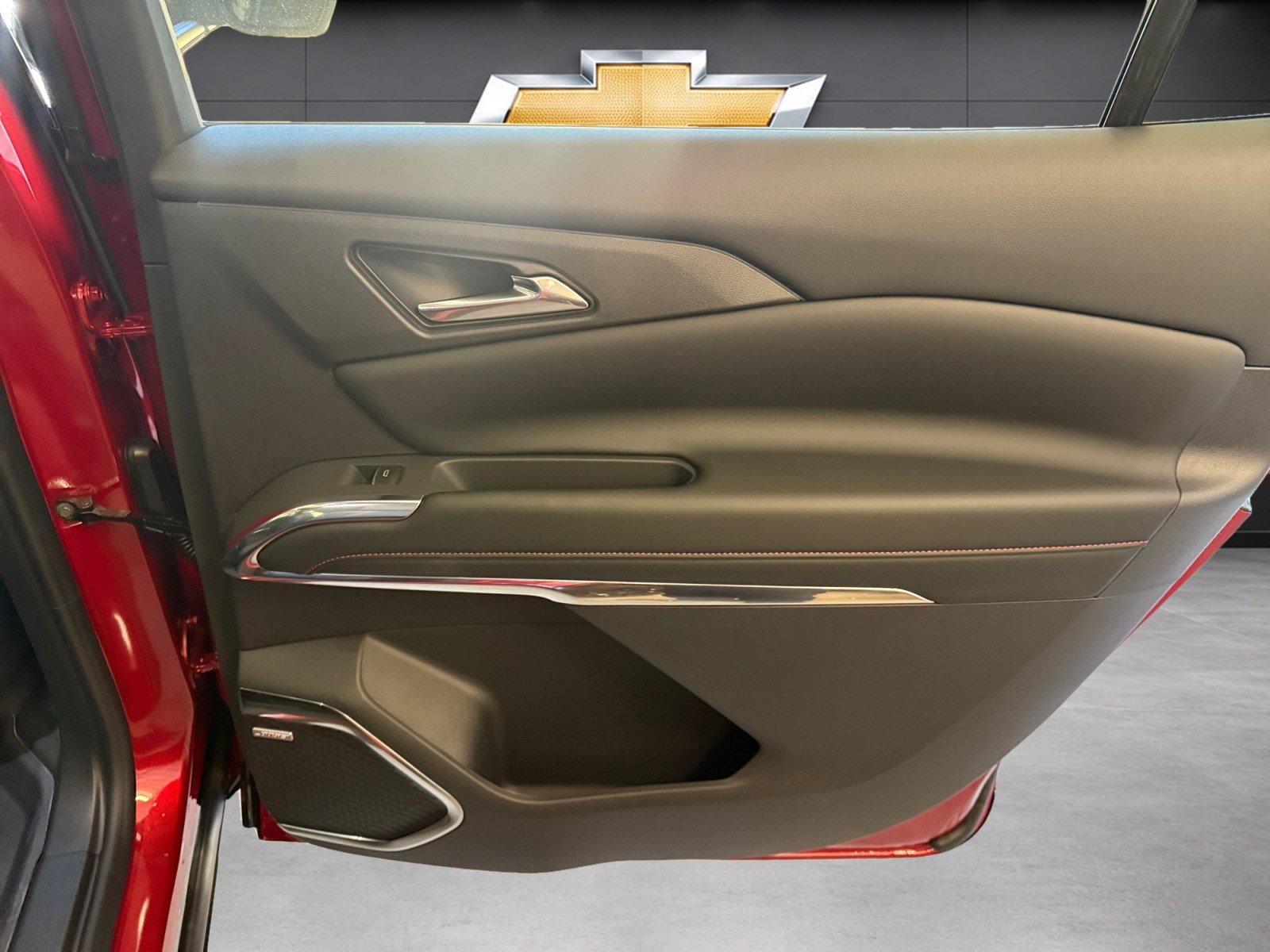 New 2027 Chevrolet Traverse RS w/ LPO, Floor Liner Package FWD image 16