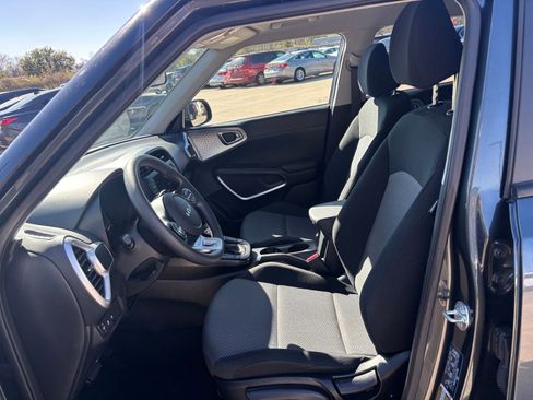 Used 2025 Kia Soul LX w/ LX Technology Package image 24