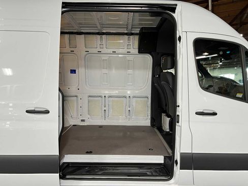 Used 2025 Mercedes-Benz Sprinter 2500 image 12