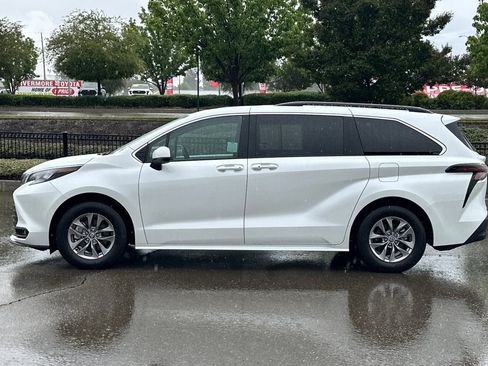 Certified 2025 Toyota Sienna XLE w/ XLE Plus Package image 8