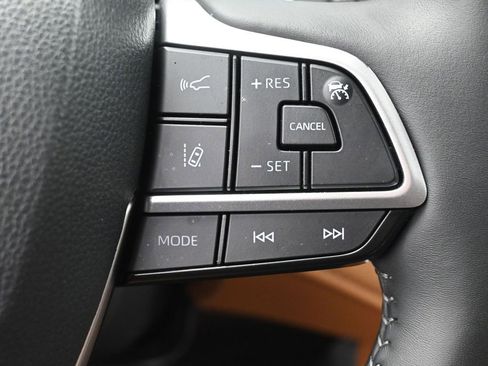 Certified 2025 Toyota Highlander LE image 21