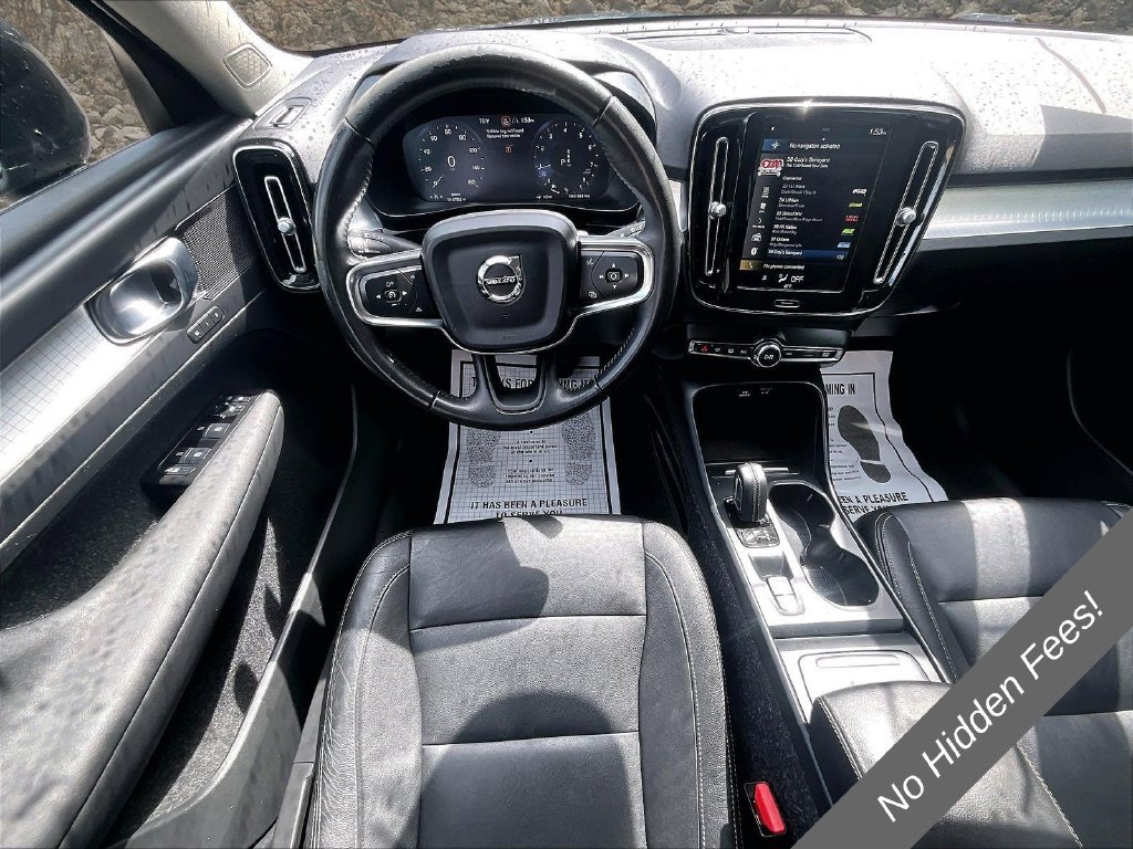Used 2021 Volvo XC40 T4 Momentum FWD image 5