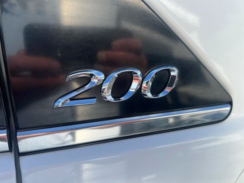Used 2012 Chrysler 200 Touring FWD image 11