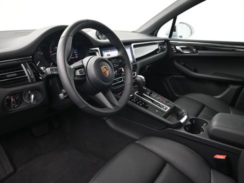 Used 2026 Porsche Macan Turbo AWD/4WD image 4