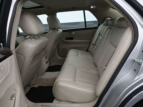 Used 2010 Cadillac DTS Luxury image 28