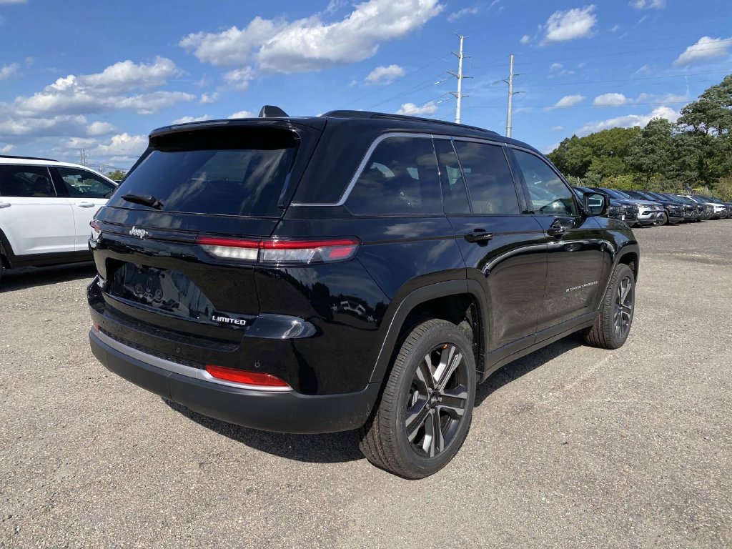 New 2027 Jeep Grand Cherokee Limited AWD/4WD image 3