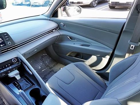 Used 2025 Hyundai Elantra Sport FWD image 20