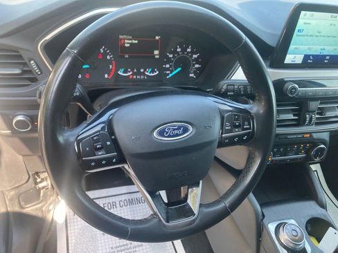 Used 2022 Ford Escape SE w/ Cold Weather Package image 18