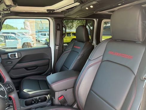 Used 2024 Jeep Wrangler Unlimited Rubicon w/ Technology Group AWD/4WD image 8