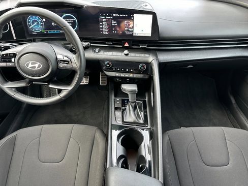 Certified 2025 Hyundai Elantra SEL image 13