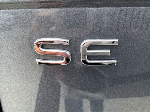 Certified 2023 Volkswagen Tiguan SE R-Line FWD image 31