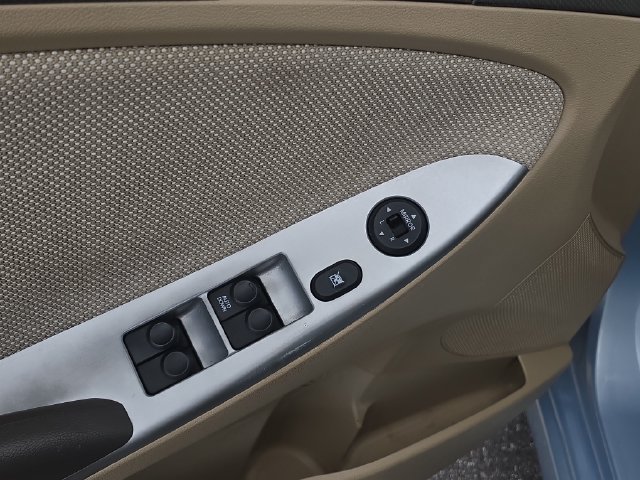 Used 2012 Hyundai Accent GLS FWD image 16