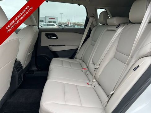 Used 2023 Nissan Rogue SV w/ SV Premium B Package image 5