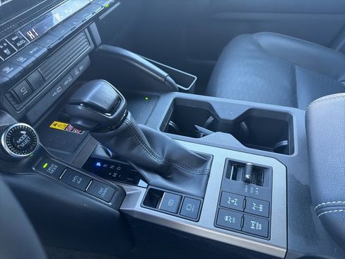 Used 2025 Toyota Land Cruiser image 27