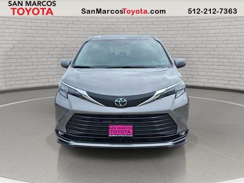 New 2026 Toyota Sienna XLE FWD image 2
