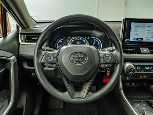 Used 2025 Toyota RAV4 LE AWD/4WD image 23
