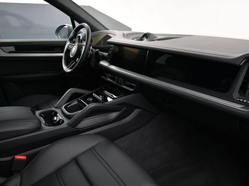 Certified 2026 Porsche Cayenne S w/ Premium Package Plus AWD/4WD image 14