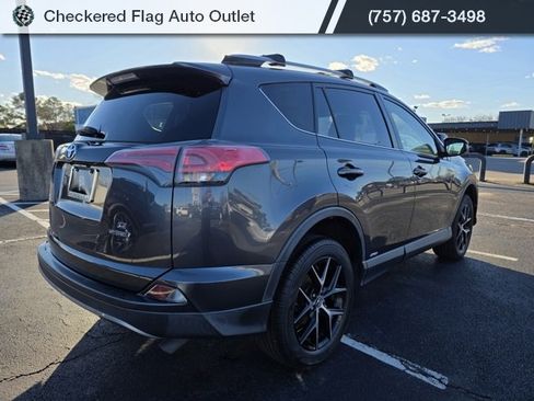 Used 2018 Toyota RAV4 SE image 7