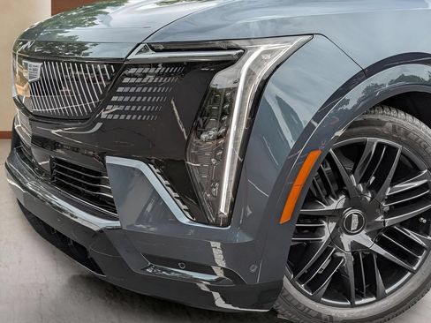 Used 2025 Cadillac Escalade IQ Sport 1 w/ LPO, ONYX Package AWD/4WD image 19