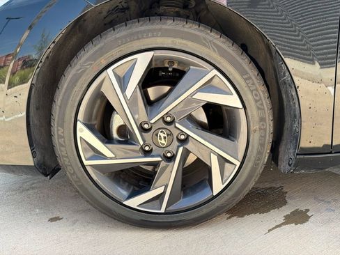 Used 2025 Hyundai Elantra SEL FWD image 11