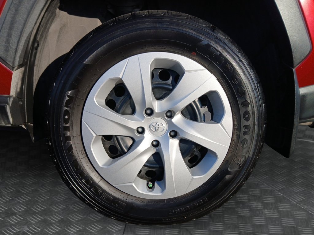 Used 2024 Toyota RAV4 LE FWD image 22