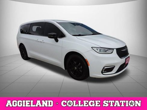 Used 2024 Chrysler Pacifica Touring FWD image 3